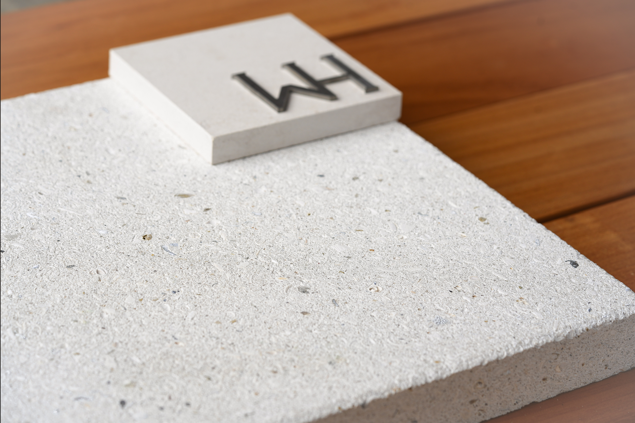 WARM WHITE 100- FL Shellstone